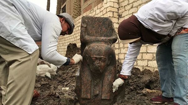 Археологичид II Рамзесын хөшөөний хэсгийг олжээ